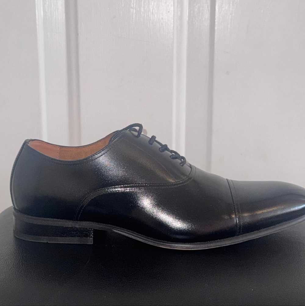 Classic Black Leather Men's Dress Shoes - Picture 2 of 3